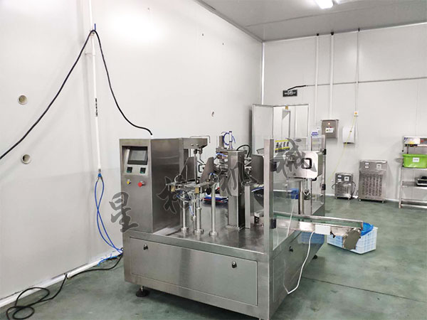 选择中央厨房酱料包装机需要那些条件(图1) 选择中央厨房酱料包装机需要那些条件(图1)