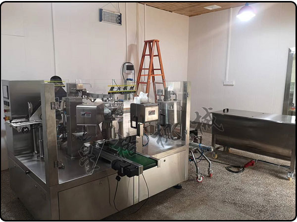 全自动暖锅酱料包装机装备准确计量(图1) 全自动暖锅酱料包装机装备准确计量(图1)