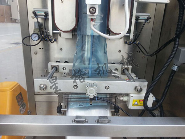 ²ÝÝ®½´Áϰü×°»úÔÚʳÎïÐÐÒµµÄÖ÷ÒªÐÔ(ͼ2) ²ÝÝ®½´Áϰü×°»úÔÚʳÎïÐÐÒµµÄÖ÷ÒªÐÔ(ͼ2)