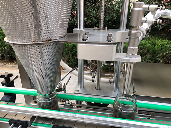 香椿酱料灌装生产线那种灌装方法的好(图1) 香椿酱料灌装生产线那种灌装方法的好(图1)