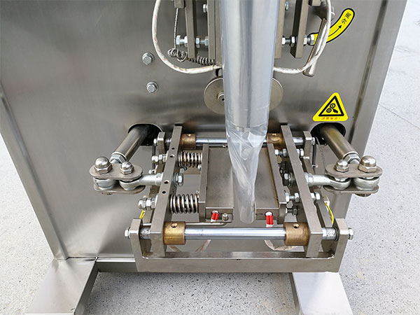 牛肉酱料包装机设计合理通用(图2) 牛肉酱料包装机设计合理通用(图2)