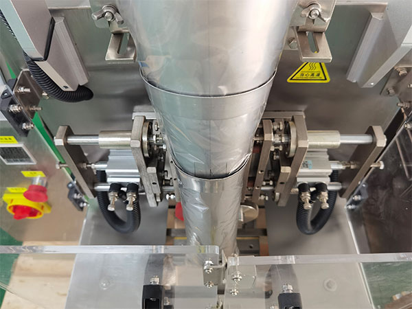 速食调料酱包装机包装准确性高(图2) 速食调料酱包装机包装准确性高(图2)